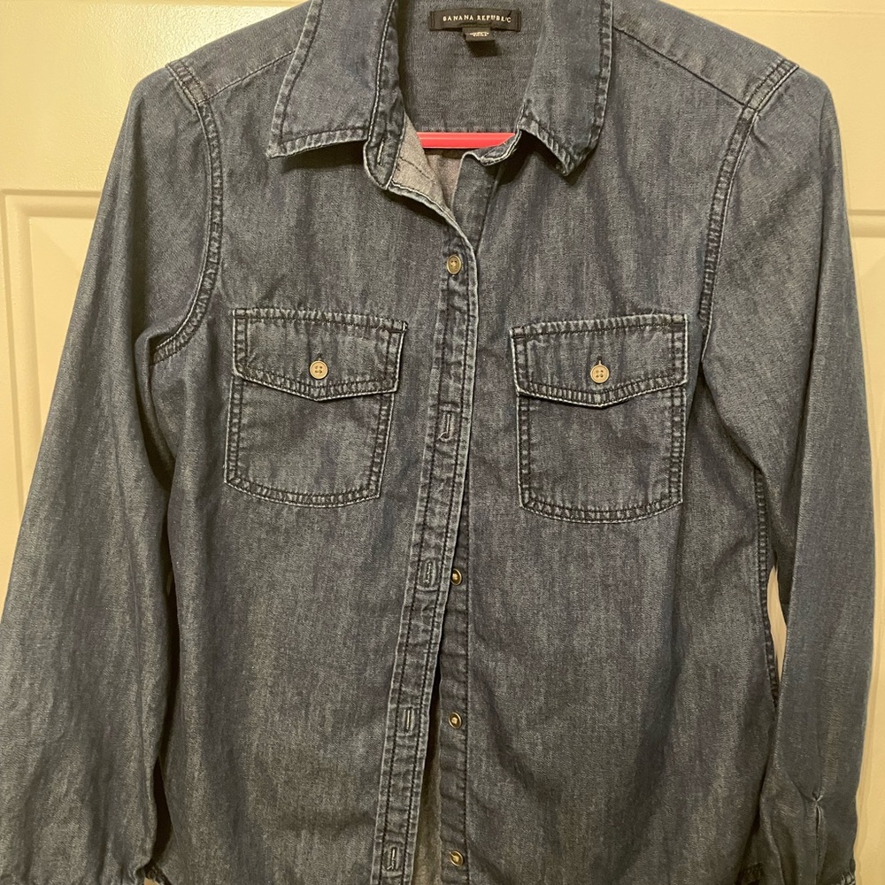 Banana Republic denim shirt. Size small